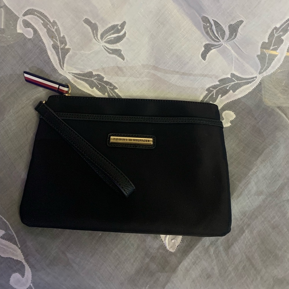 Tommy Hilfiger wristlet NWOT